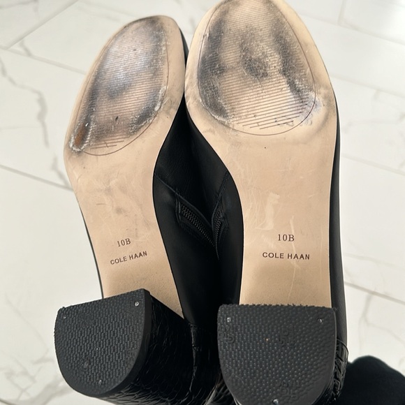 𝅺Cole Haan Nella Black Leather & Crocodile Ankle Bootie Almond Toe Size 10 - Picture 11 of 14